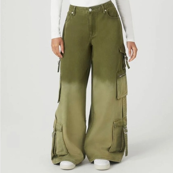 Forever 21 Gradient Wide-Leg Cargo Jeans size 24 - Picture 2 of 4